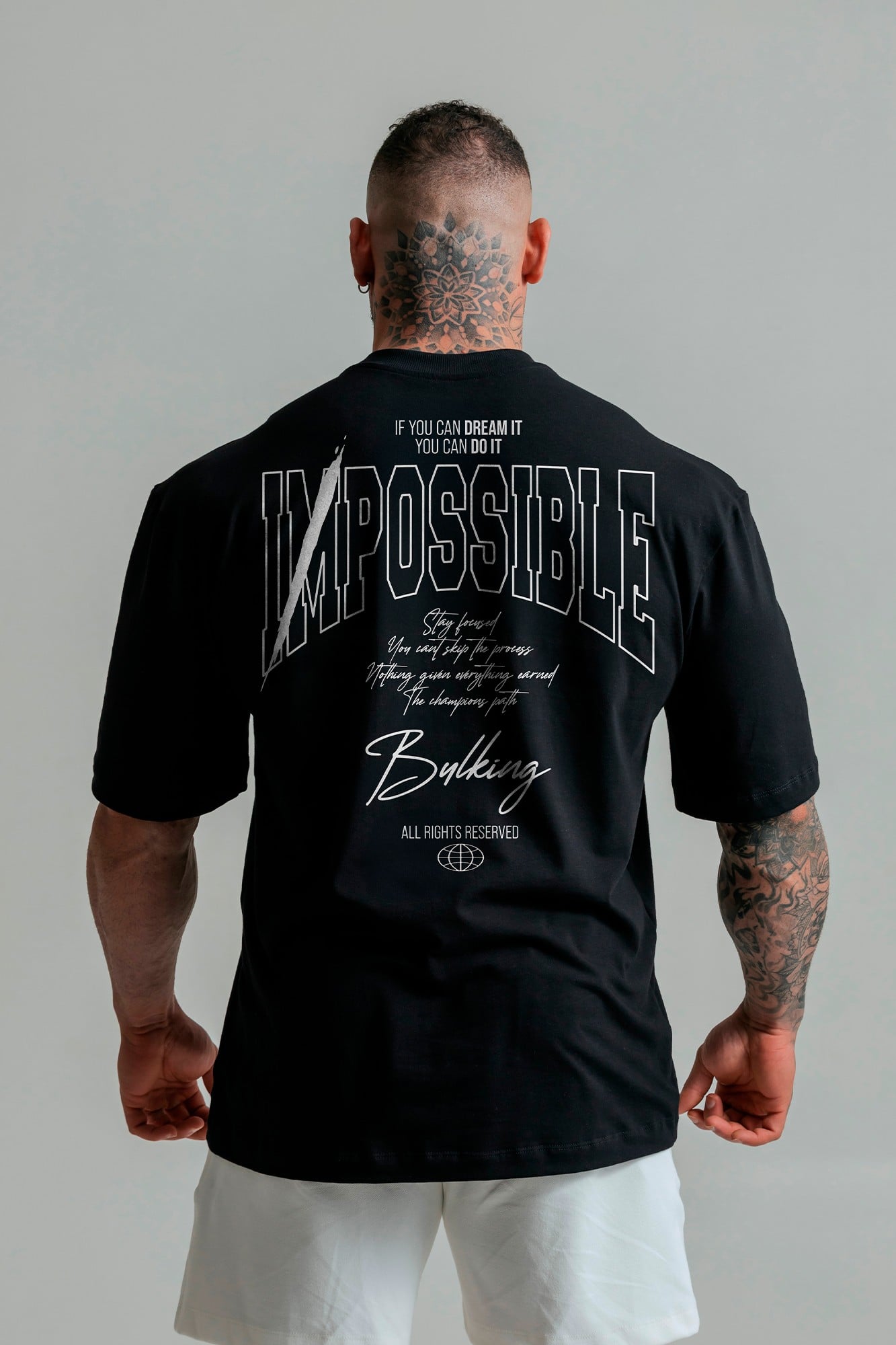 CAMISETA OVERSIZED IMPOSSIBLE PRETA