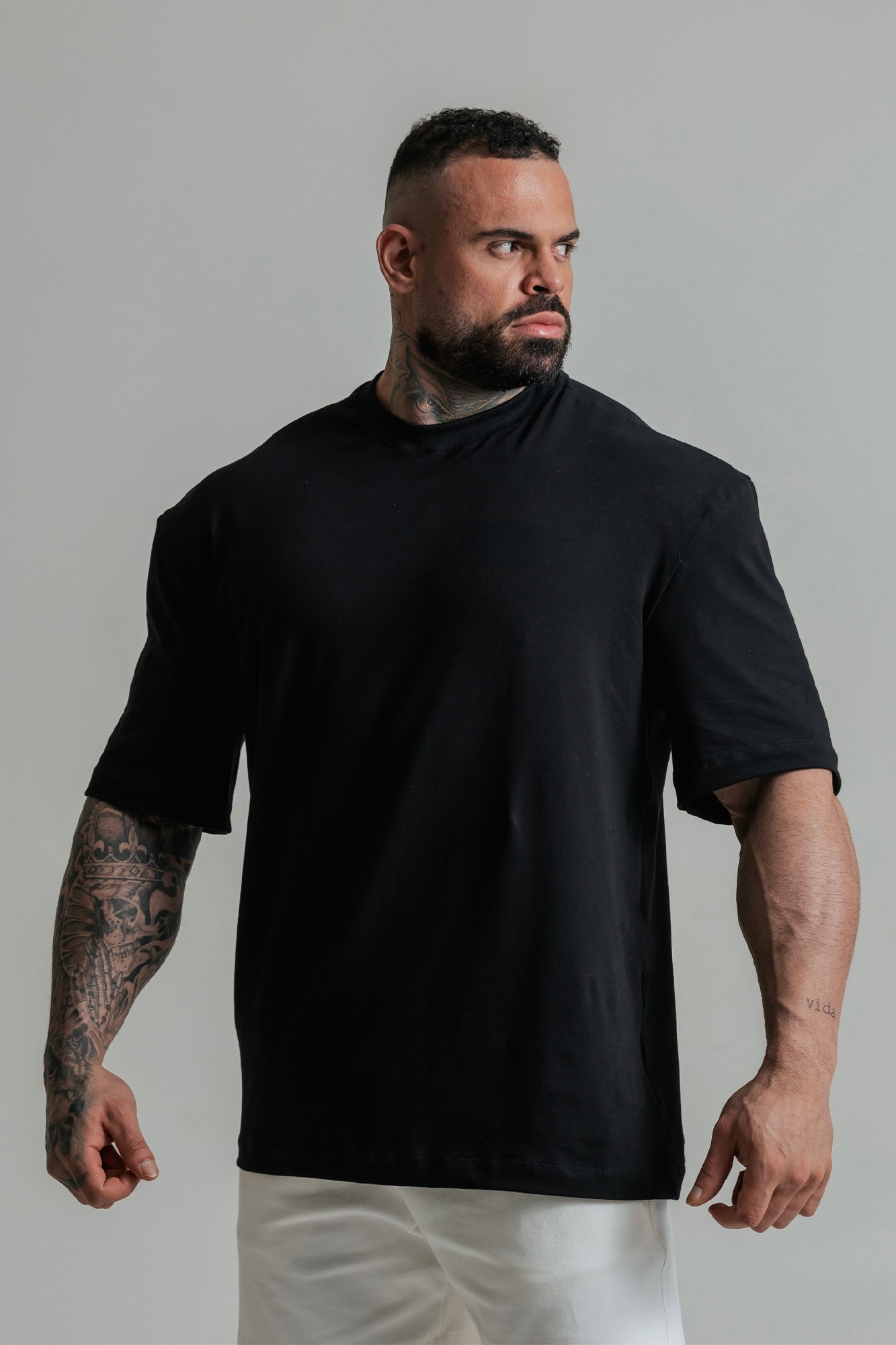 Camiseta Oversized Mister Preta – foto 4 de 4